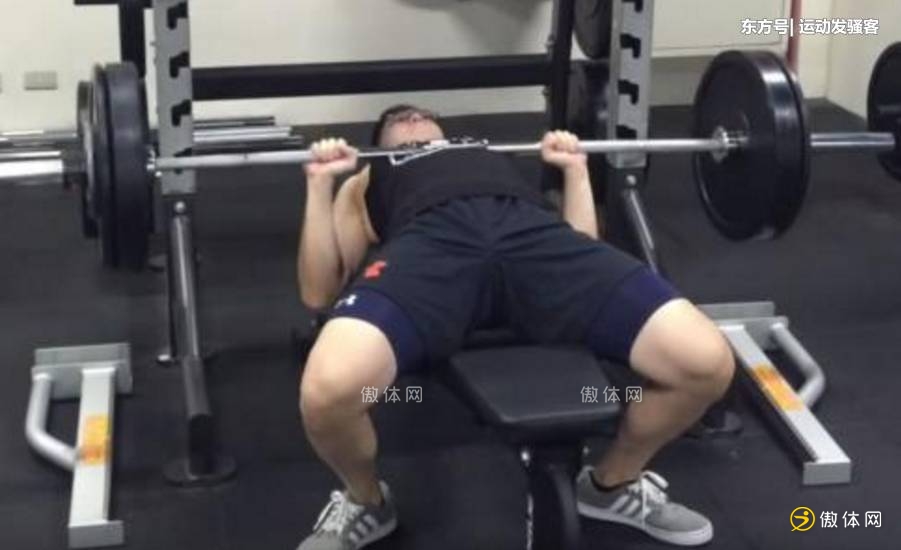 卧推体重比例表